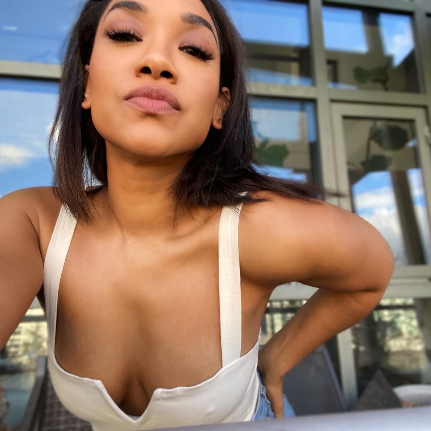 candice-patton-tits-thefappening-cfd-5 Candice Patton Boobs
