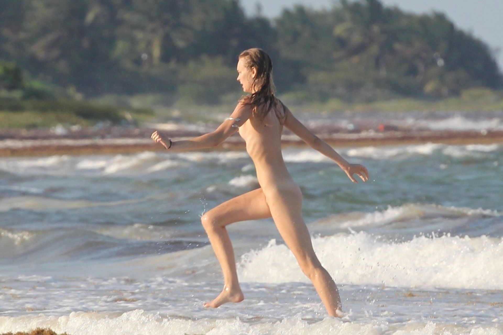 candice-swanepoel-nude-18 candice swanepoel nude 18