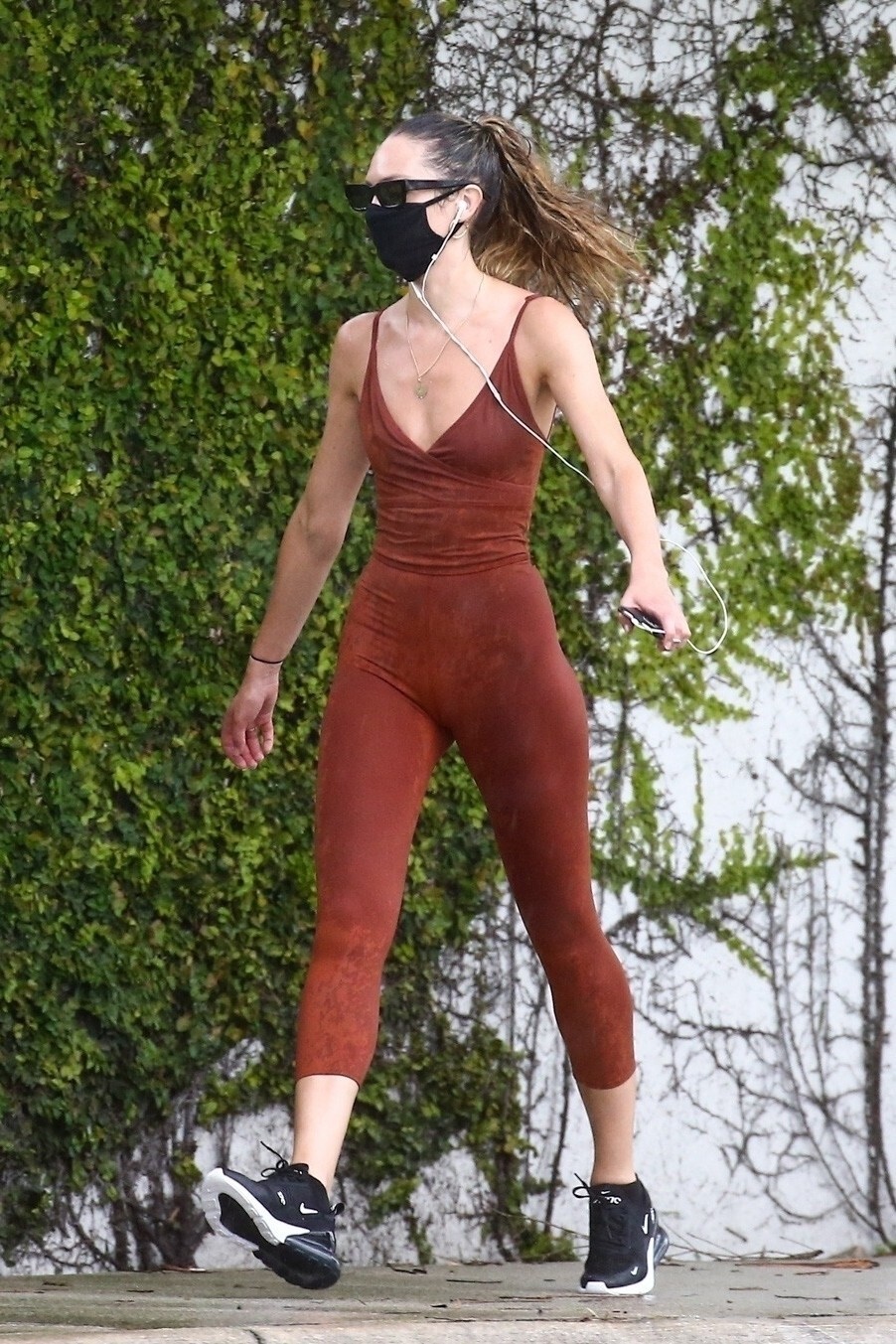 candice-swanepoel-sexy-and-wet-in-the-rain-thefappening-cfd-5 candice swanepoel sexy and wet in the rain thefappening cfd 5