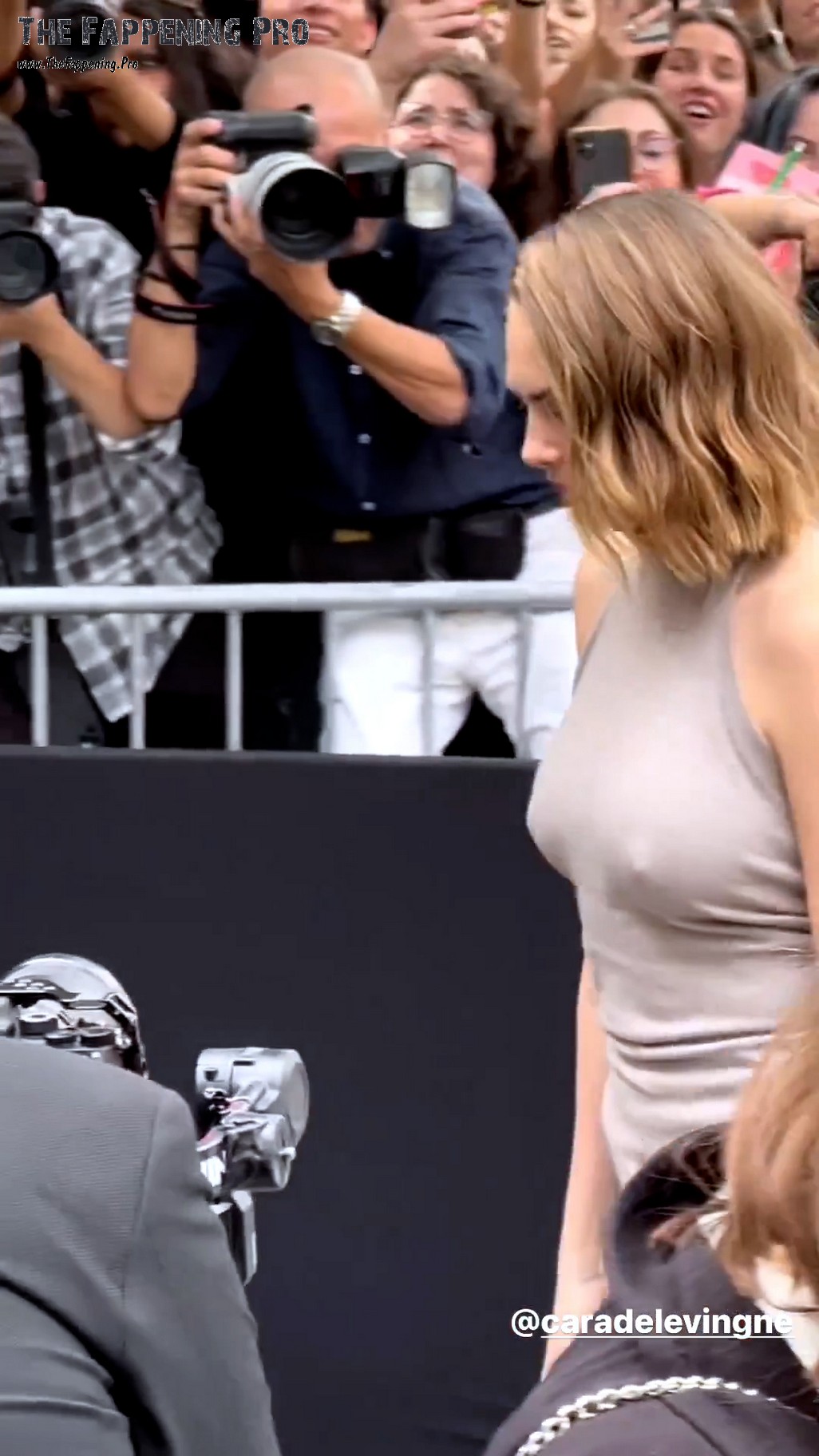 cara-delevingne-pokies-thefappening-cfd-6 Cara Delevingne Exposed Hard Nipples