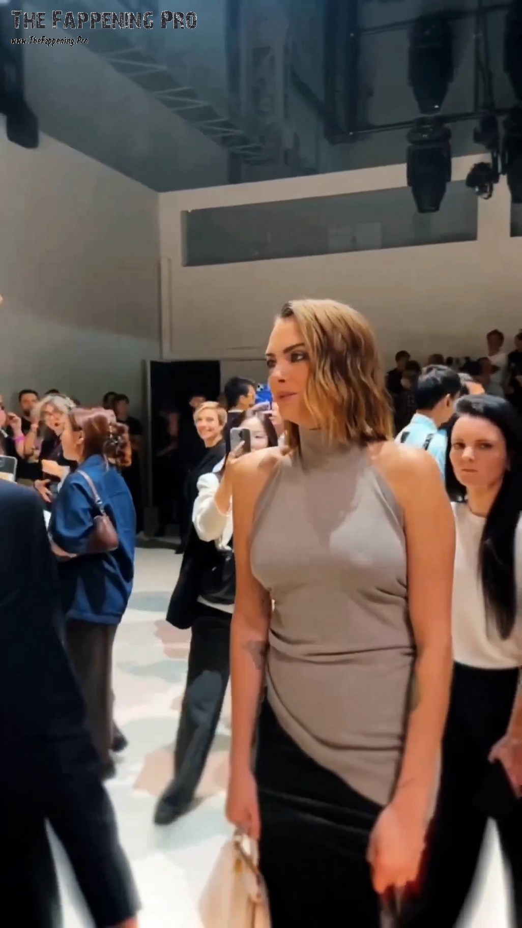 cara-delevingne-pokies-thefappening-cfd-7 Cara Delevingne Braless