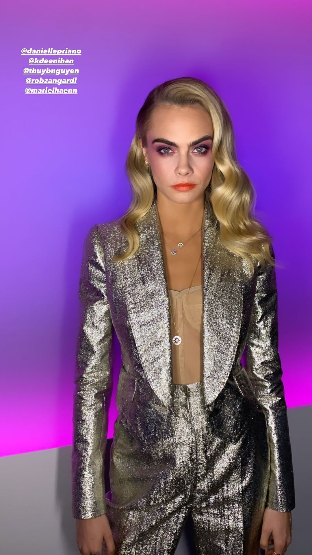 cara-delevingne-sexy-host-of-the-2020-ama-thefappening-cfd-12-1 Cara Delevingne Sexy At AMA 2020