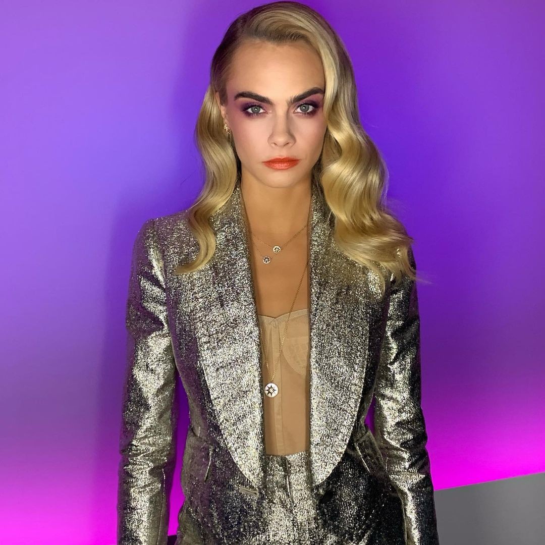 cara-delevingne-sexy-host-of-the-2020-ama-thefappening-cfd-16 Cara Delevingne Fappening