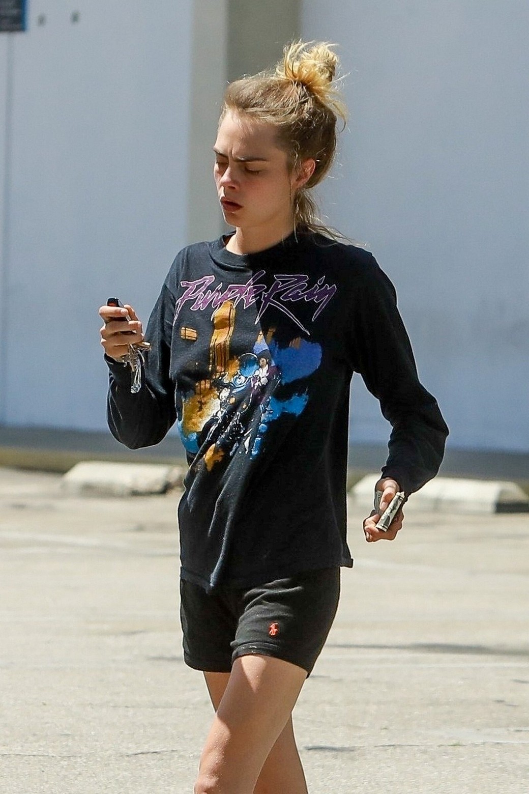 cara-delevingne-sexy-walk-to-the-atm-in-la-thefappening-pro-3 cara delevingne sexy walk to the atm in la thefappening pro 3