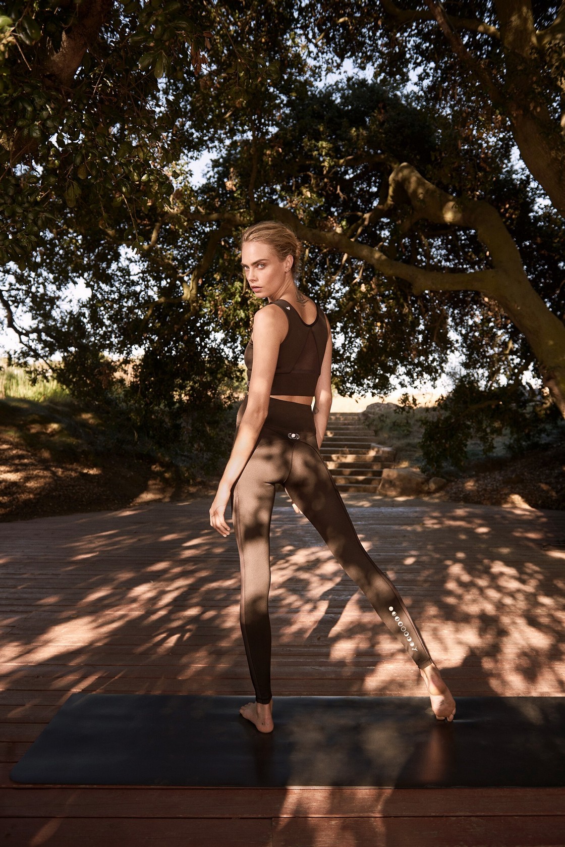 cara-delevingne-sexy-yoga-puma-thefappening-cfd-3 Cara Delevingne Ass