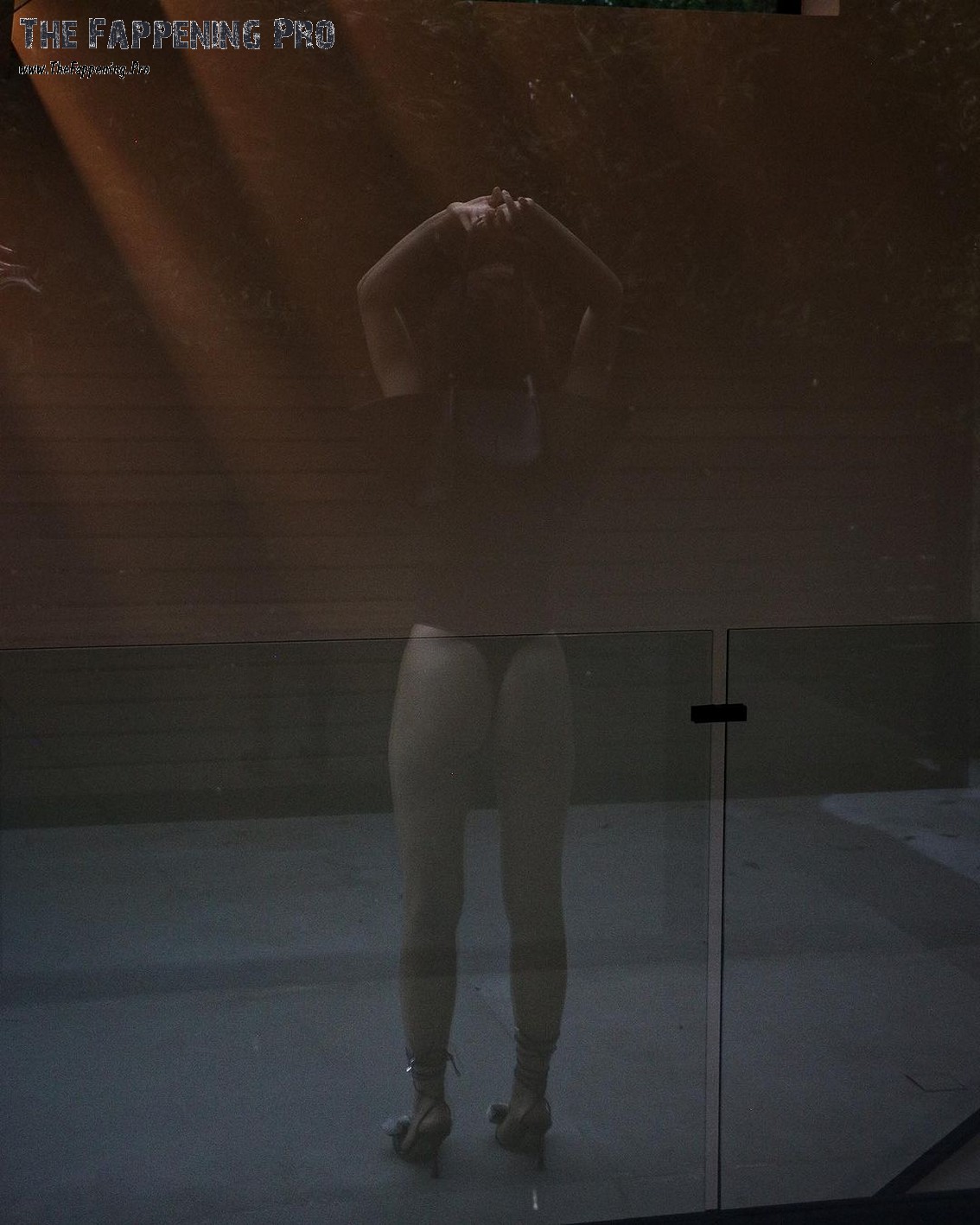 cara-santana-feet-thefappening-cfd-7 Cara Santana Ass