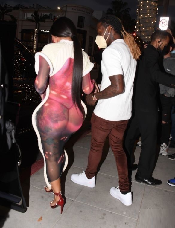 cardi-b-naked-shopping-in-la-thefappening-cfd-1 Cardi B Ass