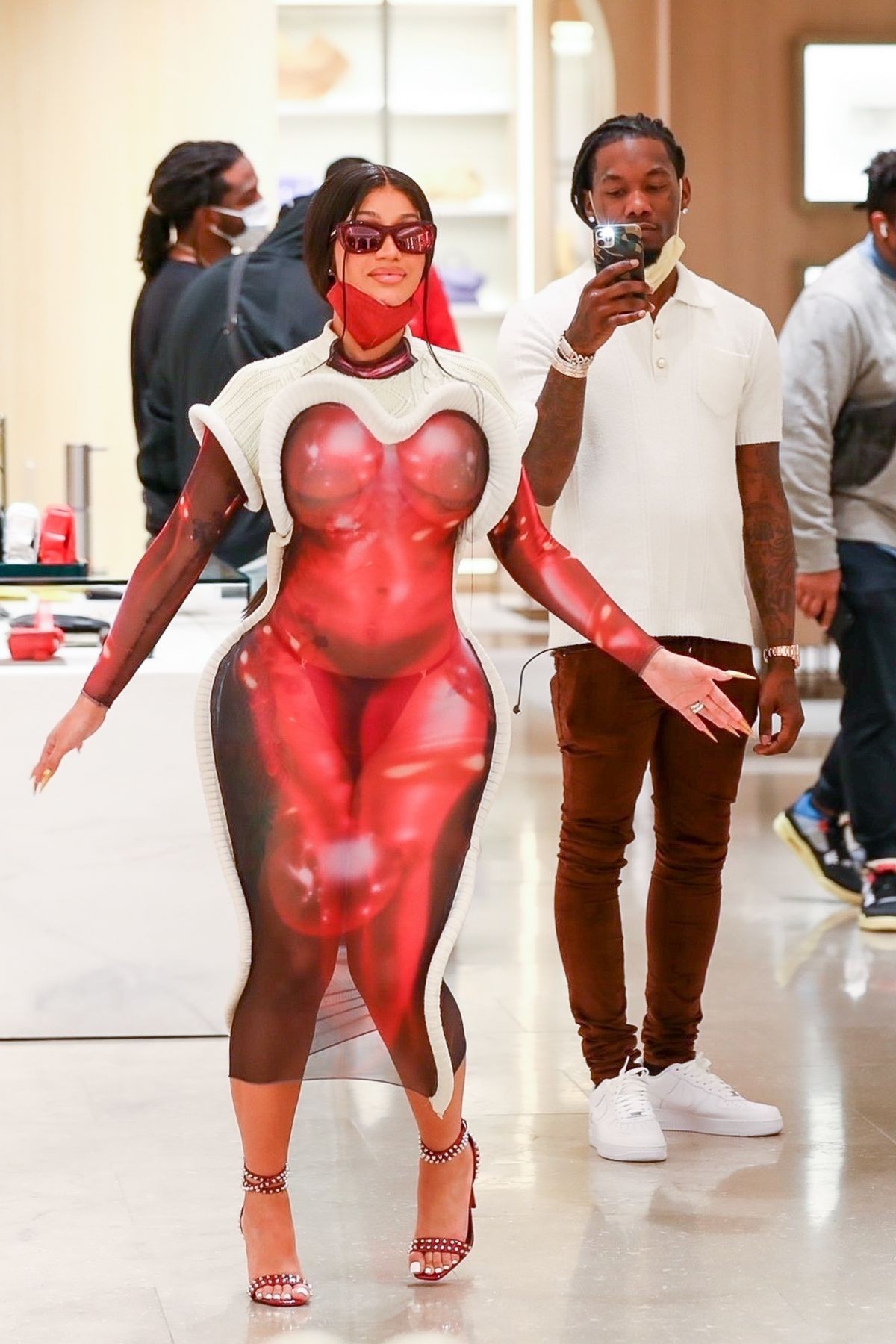 cardi-b-naked-shopping-in-la-thefappening-cfd-9 Cardi B Naked Shopping In LA