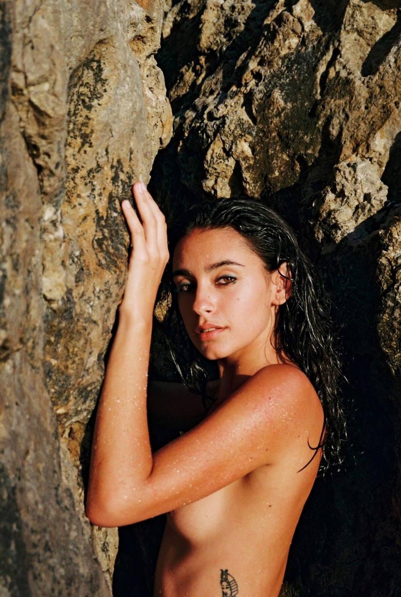 carla-guetta-exposes-tits-topless-pics-23 carla guetta exposes tits topless pics 23