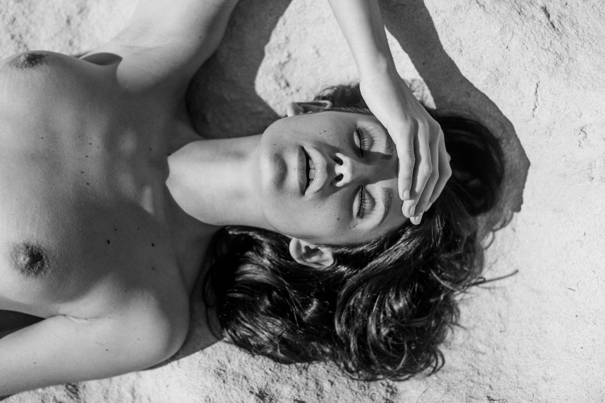 carla-guetta-exposes-tits-topless-pics-33 carla guetta exposes tits topless pics 33