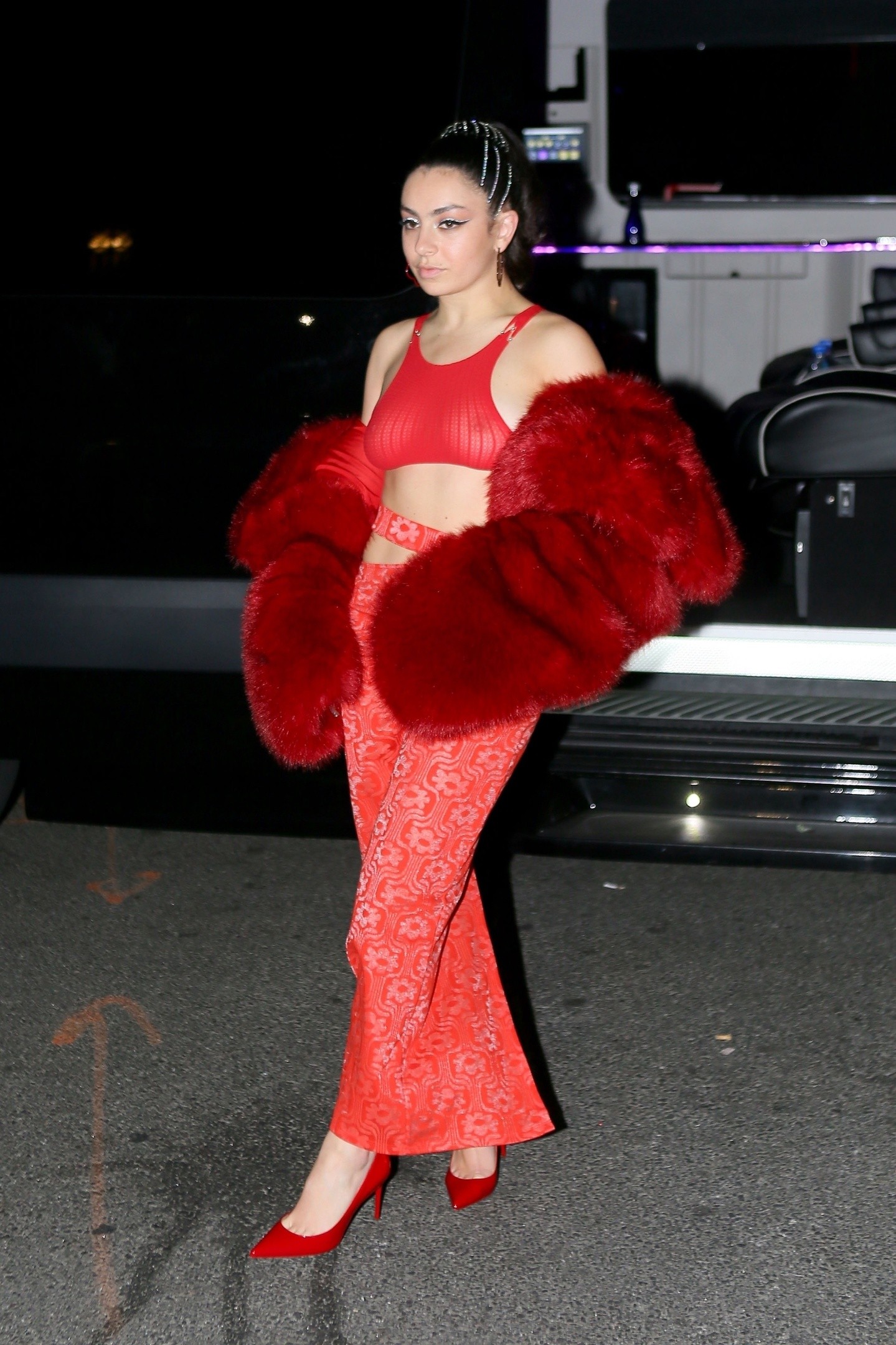 charli-xcx-see-through-thefappening-cfd-2 Charli XCX Braless