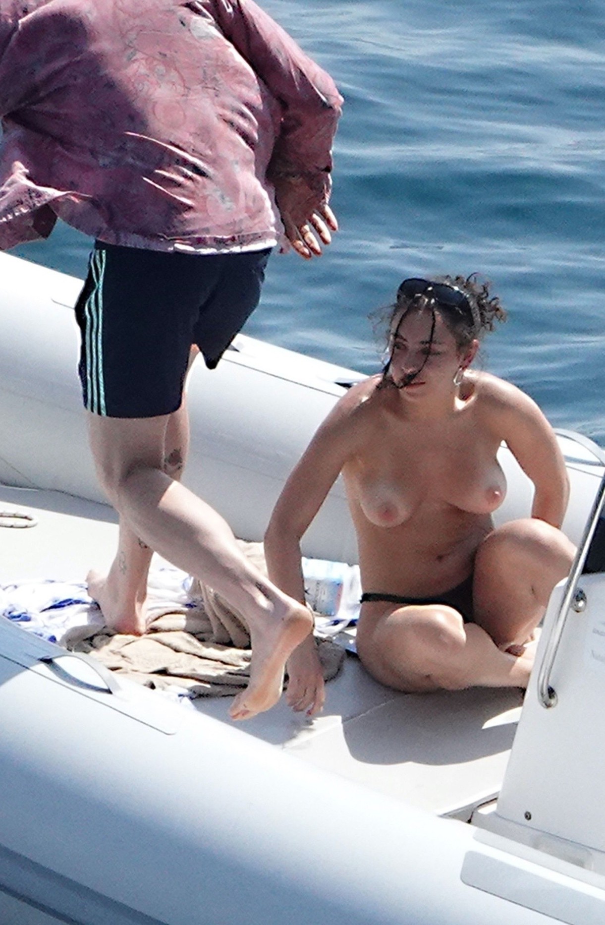 charli-xcx-topless-thefappening-cfd-1 Charli XCX Topless