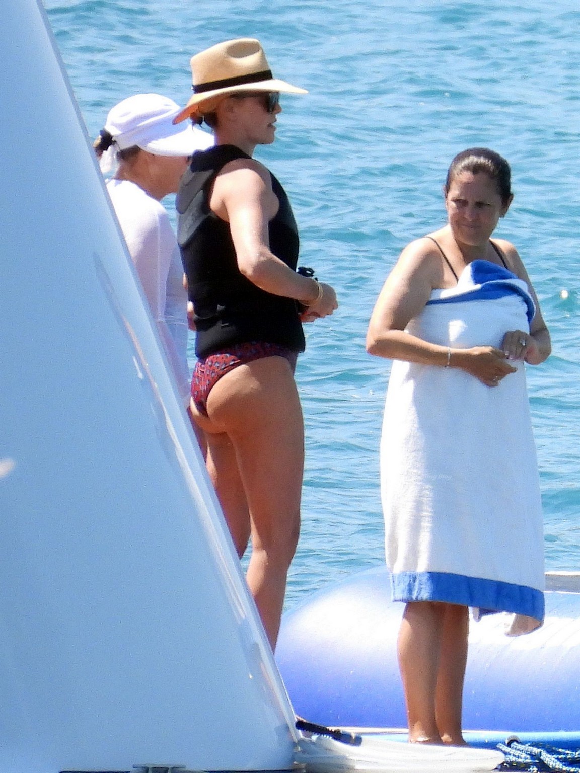 charlize-theron-sexy-bikini-thefappening-cfd-3 charlize theron sexy bikini thefappening cfd 3