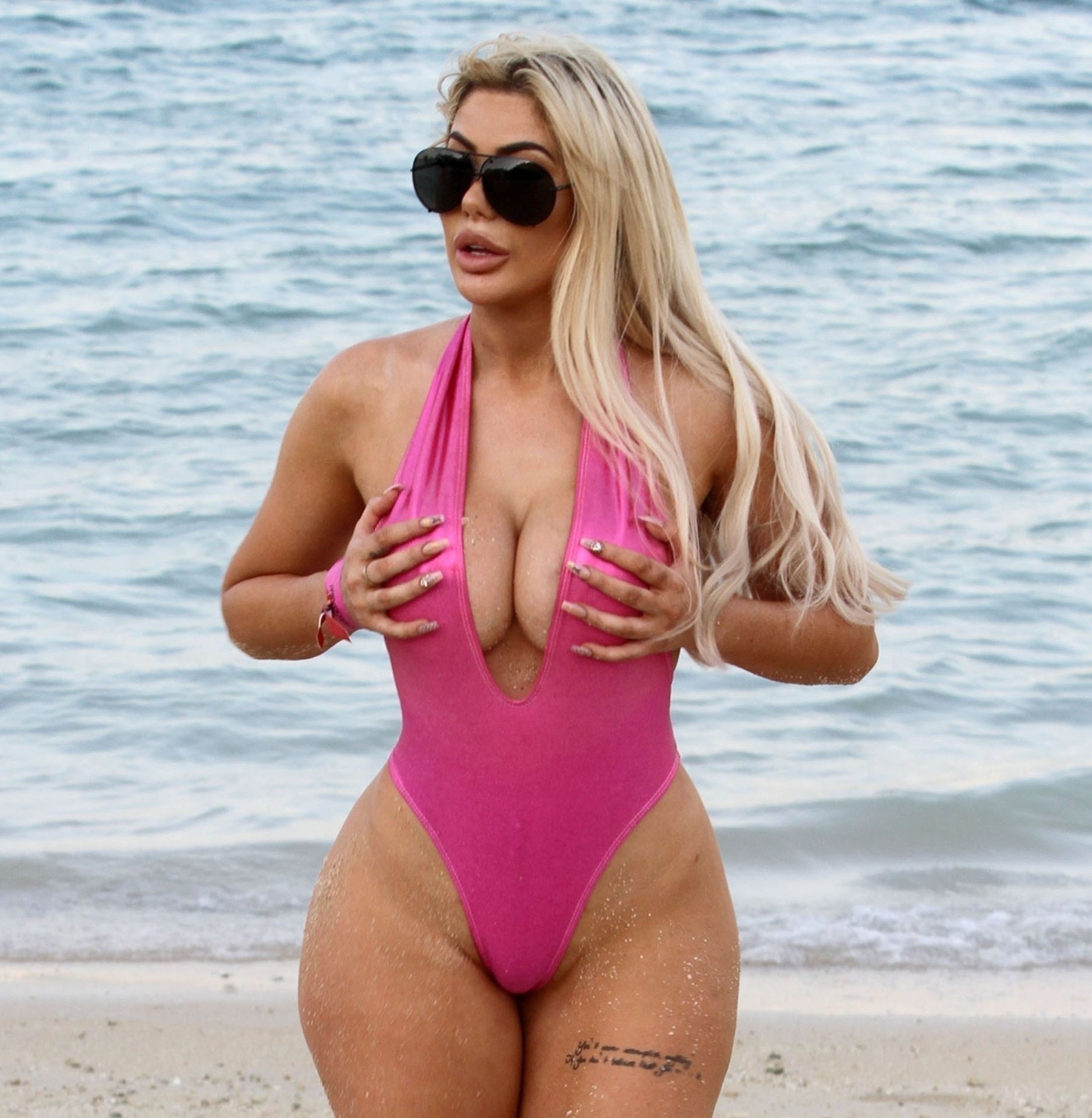 chloe-ferry-bikini-ass-thefappening-cfd-15 Chloe Ferry Hot Curves