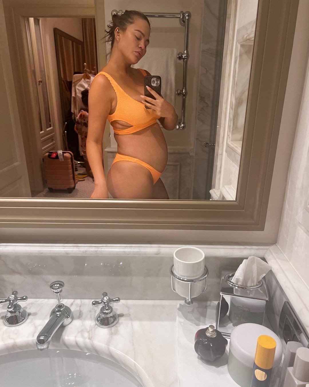 chrissy-teigen-pregnant-thefappening-cfd-8 Chrissy Teigen Pregnant Selfie