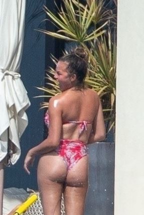 chrissy-teigen-sexy-bikini-in-2021-eve-thefappening-cfd-18 chrissy teigen sexy bikini in 2021 eve thefappening cfd 18