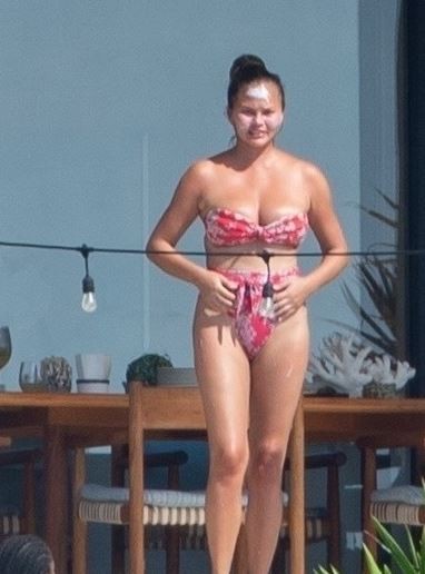 chrissy-teigen-sexy-bikini-in-2021-eve-thefappening-cfd-19 chrissy teigen sexy bikini in 2021 eve thefappening cfd 19