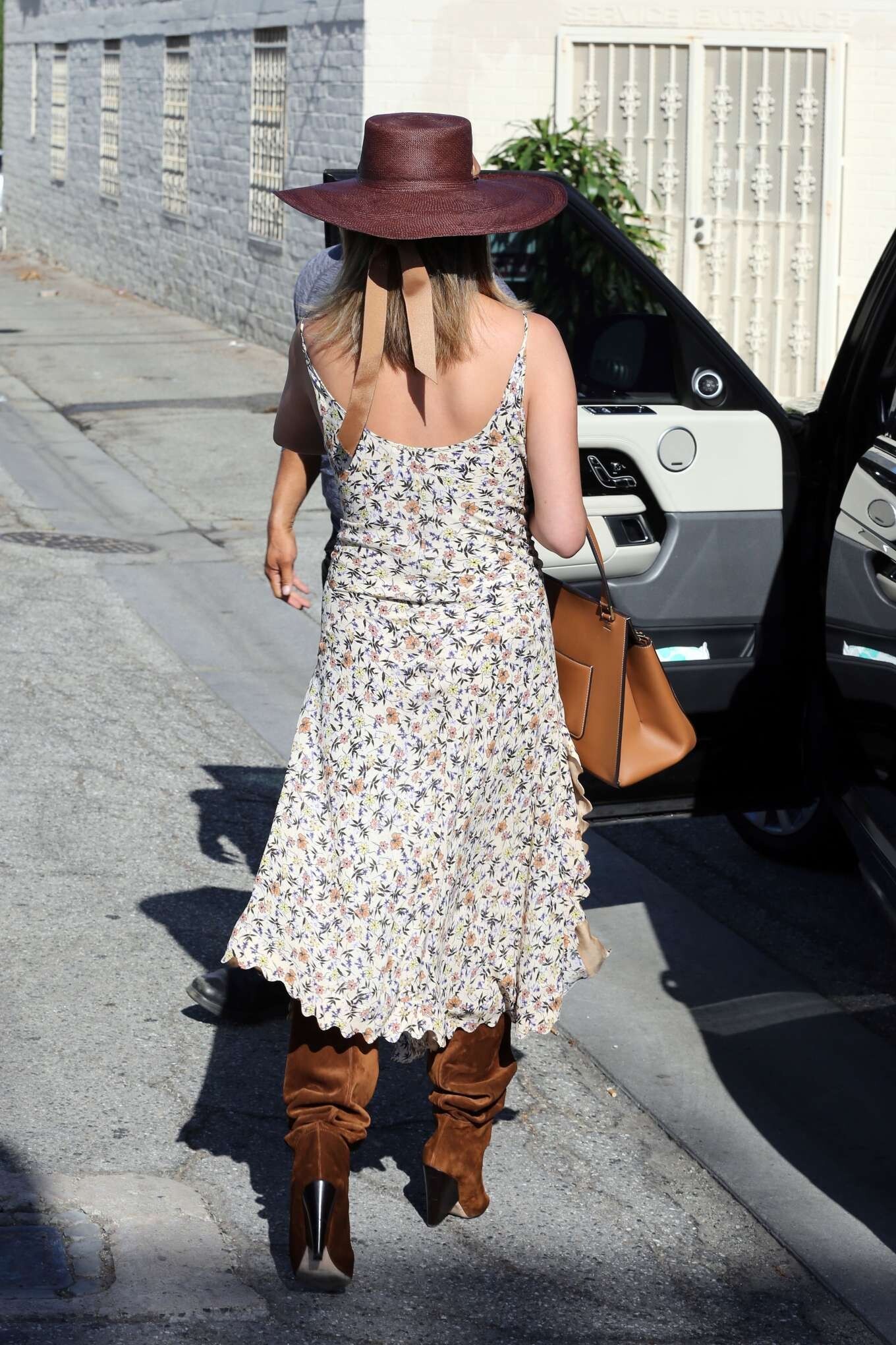 chrissy-teigen-sexy-dress-5 chrissy teigen sexy dress 5