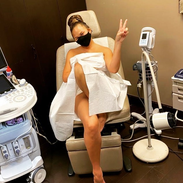 chrissy-teigen-showed-tits-without-implants-in-a-new-bikini-thefappening-pro-1 chrissy teigen showed tits without implants in a new bikini thefappening pro 1