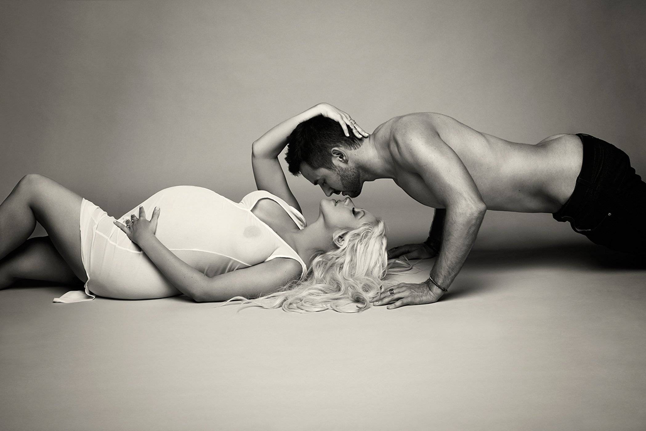 christina-aguilera-pregnant-nude-10 christina-aguilera-pregnant-nude-10