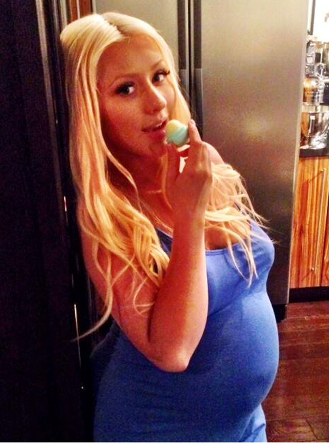 christina-aguilera-pregnant-nude-20 christina-aguilera-pregnant-nude-20