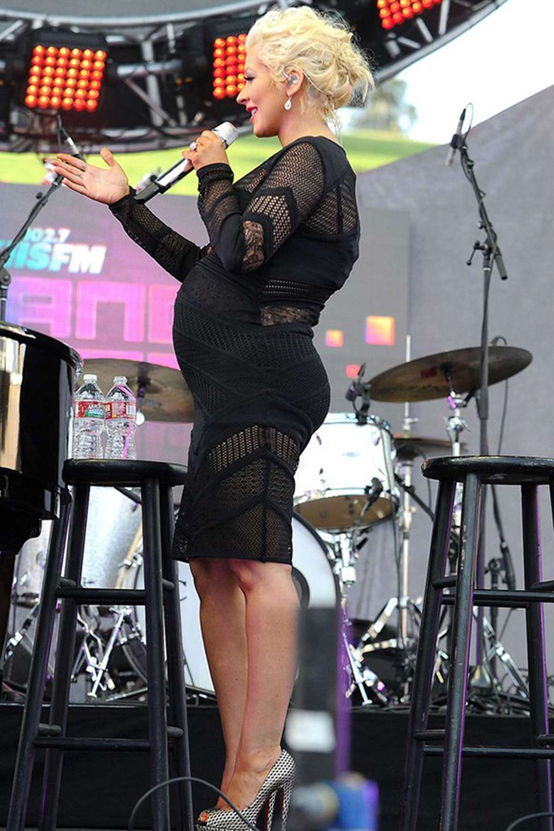christina-aguilera-pregnant-nude-22 christina-aguilera-pregnant-nude-22