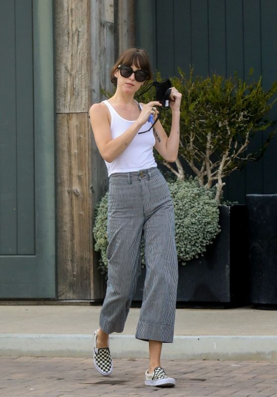dakota-johnson-braless-thefappening-pro-5 dakota johnson braless thefappening pro 5