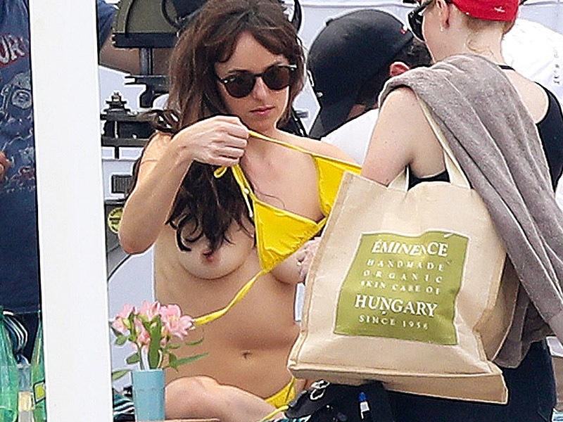 dakota-johnson-nude-bikini-7 dakota johnson nude bikini 7