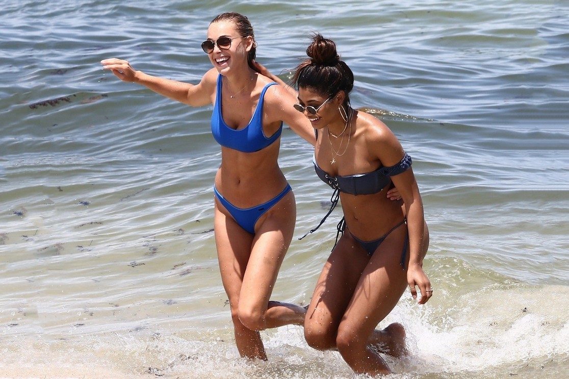 danielle-herrington-elizabeth-turner-sexy-asses-on-the-beach-in-miami-thefappening-pro-8 danielle herrington elizabeth turner sexy asses on the beach in miami thefappening pro 8