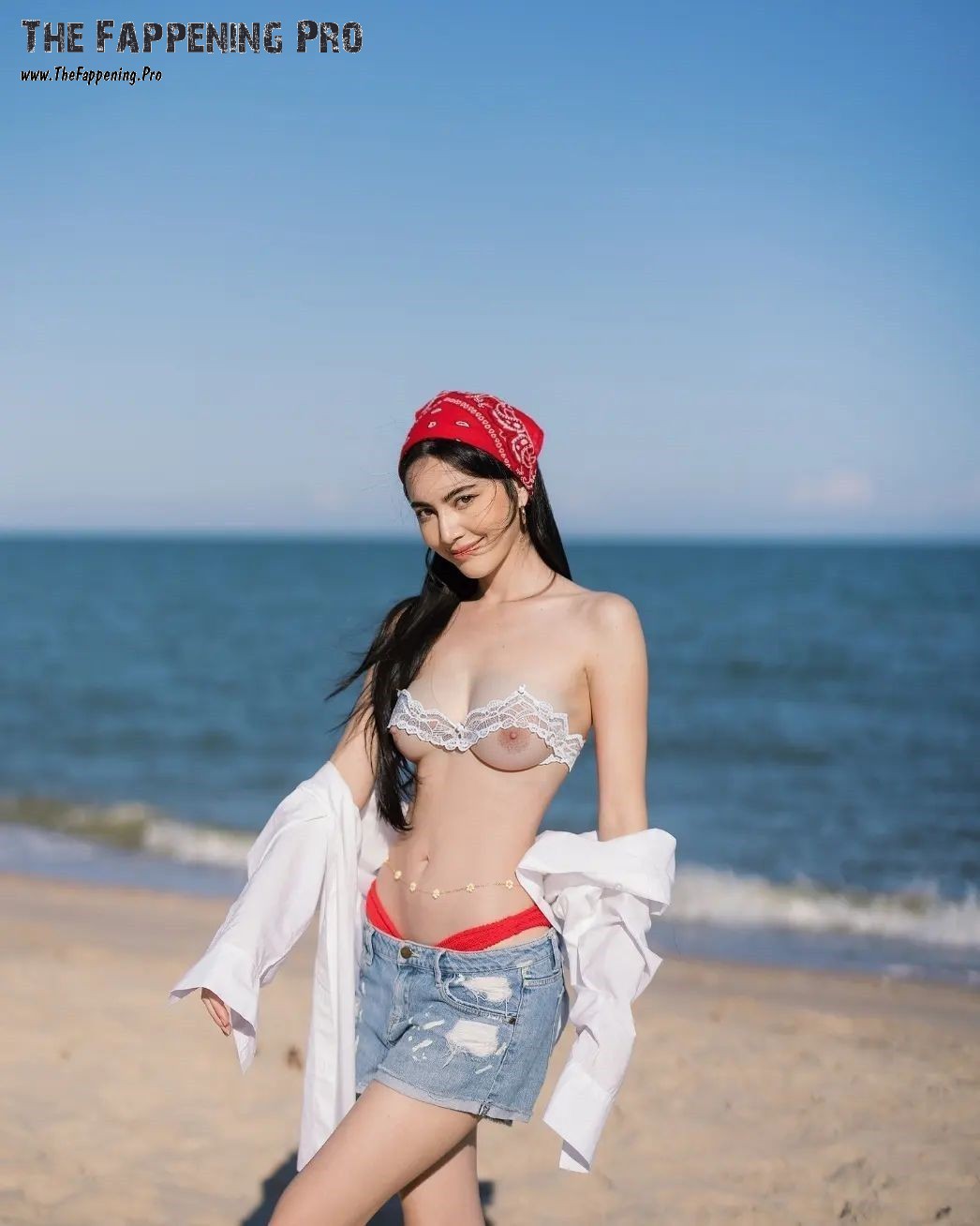 davika-hoorne-nude-thefappening-cfd-10 Davika Mai Topless