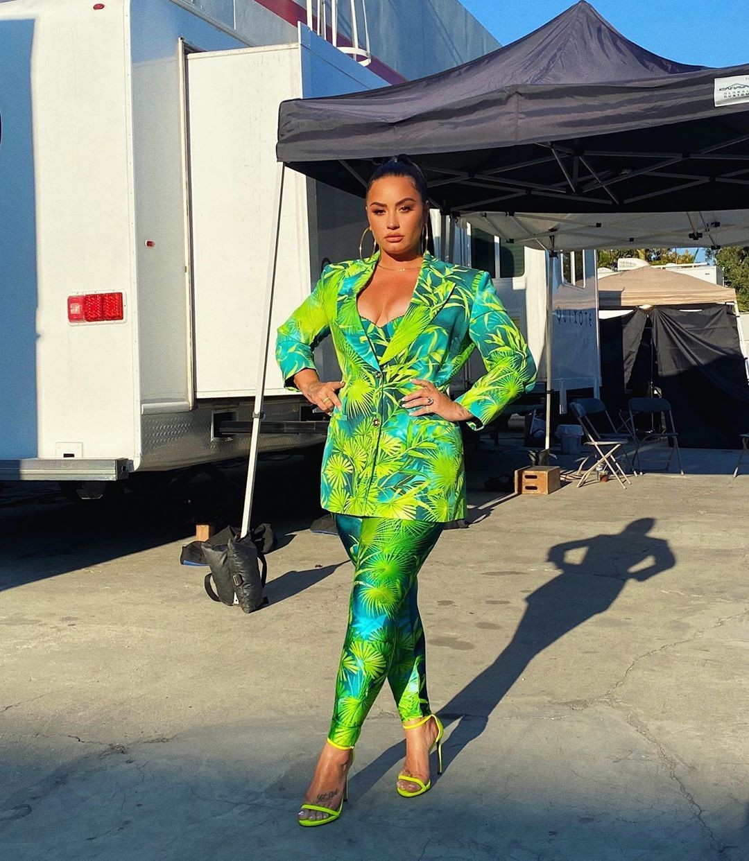 demi-lovatos-bold-deep-cleavage-outfits-thefappening-cfd-4 demi lovatos bold deep cleavage outfits thefappening cfd 4