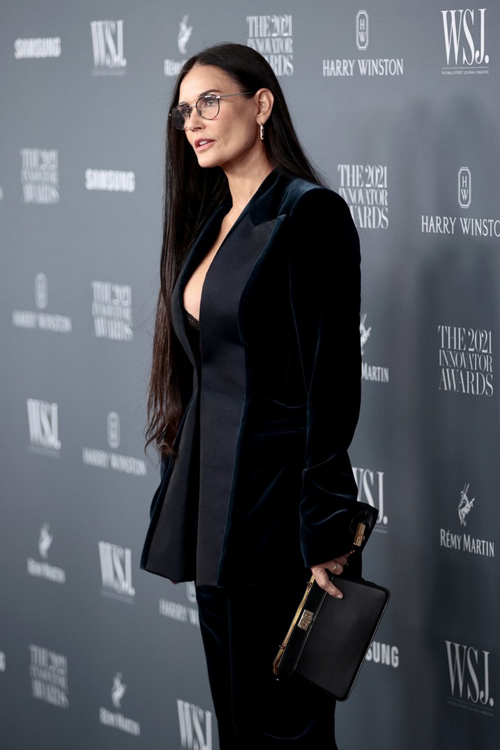 Demi Moore Sideboobs
