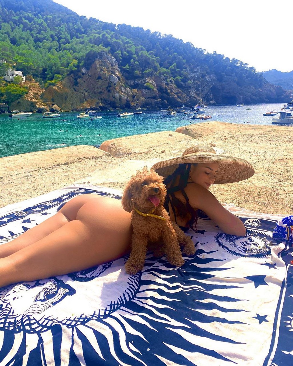 demi-rose-tans-with-naked-ass-thefappening-cfd_-1 Demi Rose Tans With Naked Ass