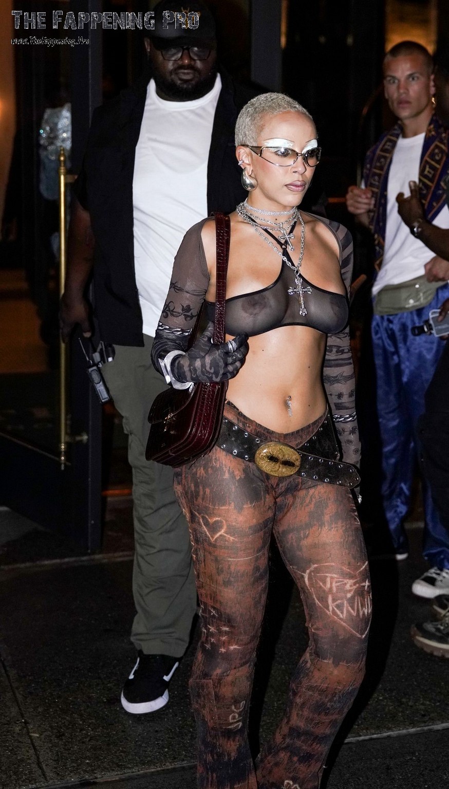 doja-cat-topless-thefappening-cfd-11 doja cat topless thefappening cfd 11
