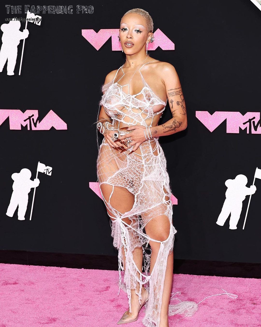 doja-cat-topless-thefappening-cfd-22 Doja Cat Exposed Tits At Video Music Awards