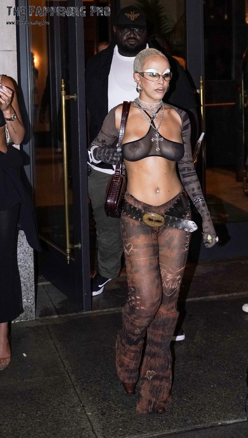 doja-cat-topless-thefappening-cfd-6 Doja Cat Naked In Public