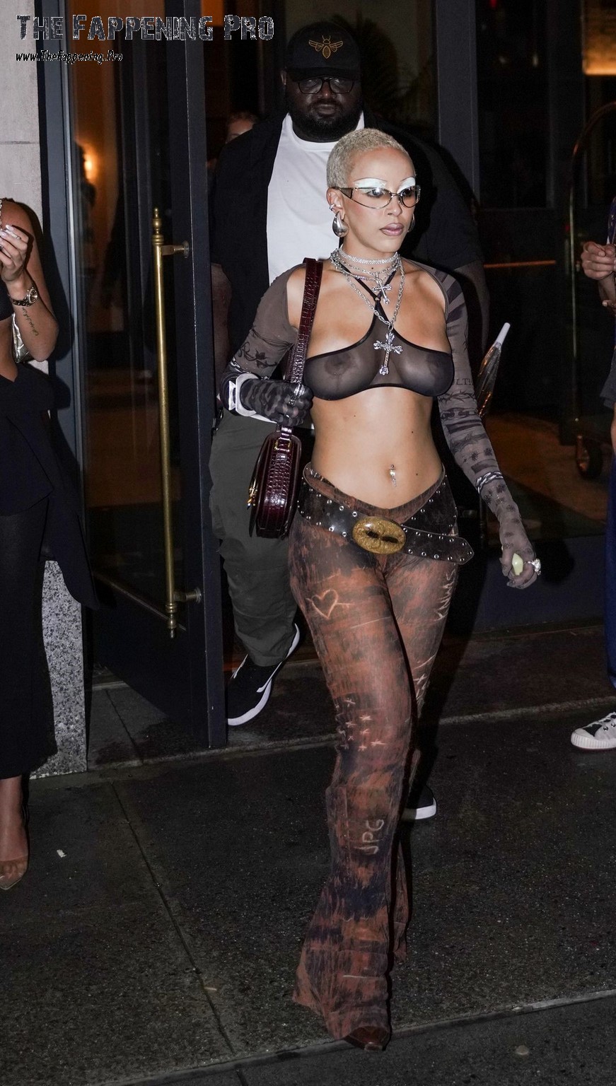 doja-cat-topless-thefappening-cfd-7 doja cat topless thefappening cfd 7