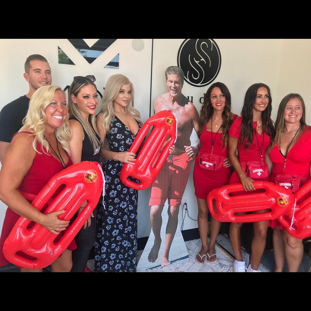 donna-derrico-looks-young-and-sexy-thefappening-cfd-1 Donna D'Errico Baywatch 2021