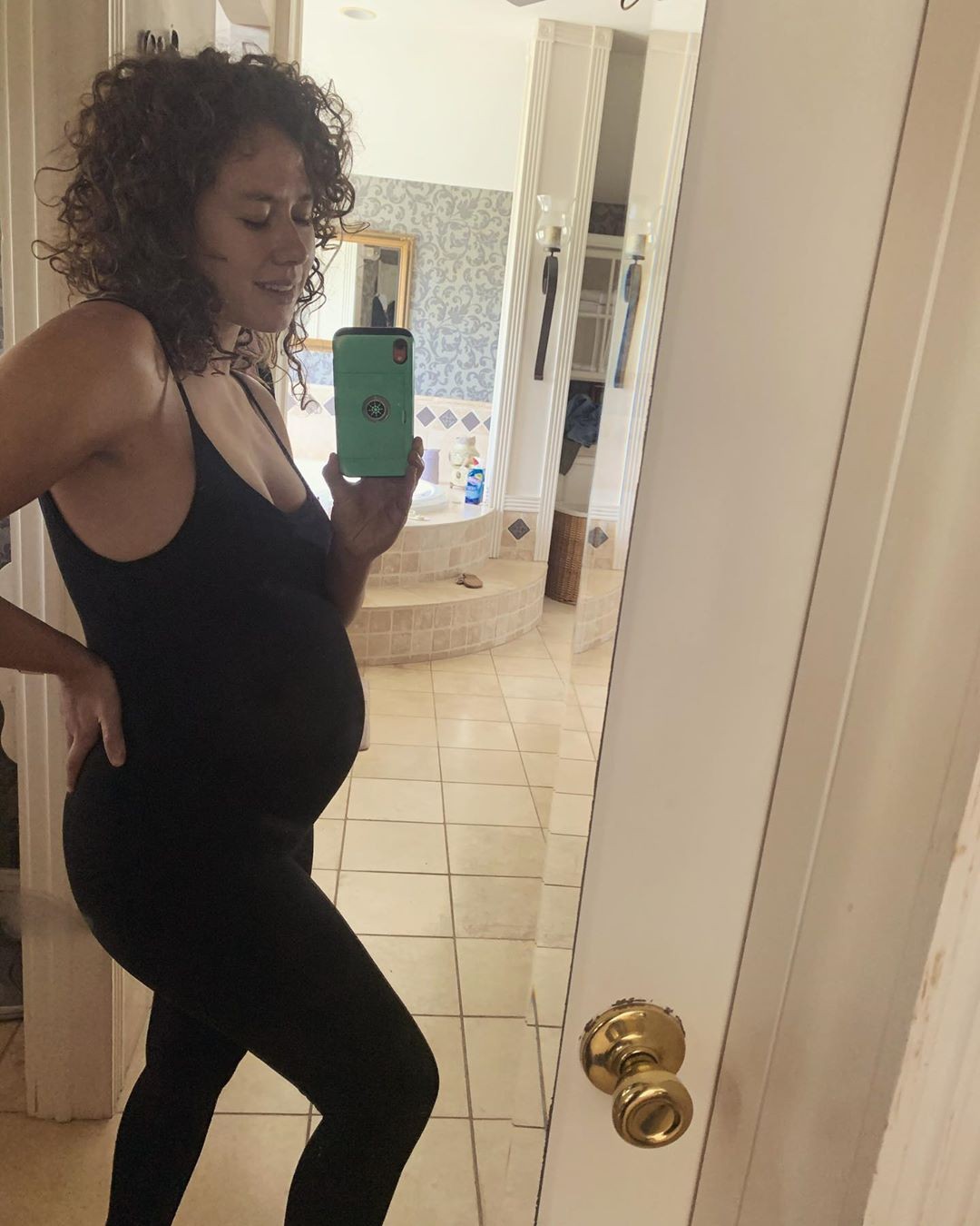 dora-madison-burge-nude-pregnant-thefappening-pro-2 Dora Madison Burge Preggo Selfie