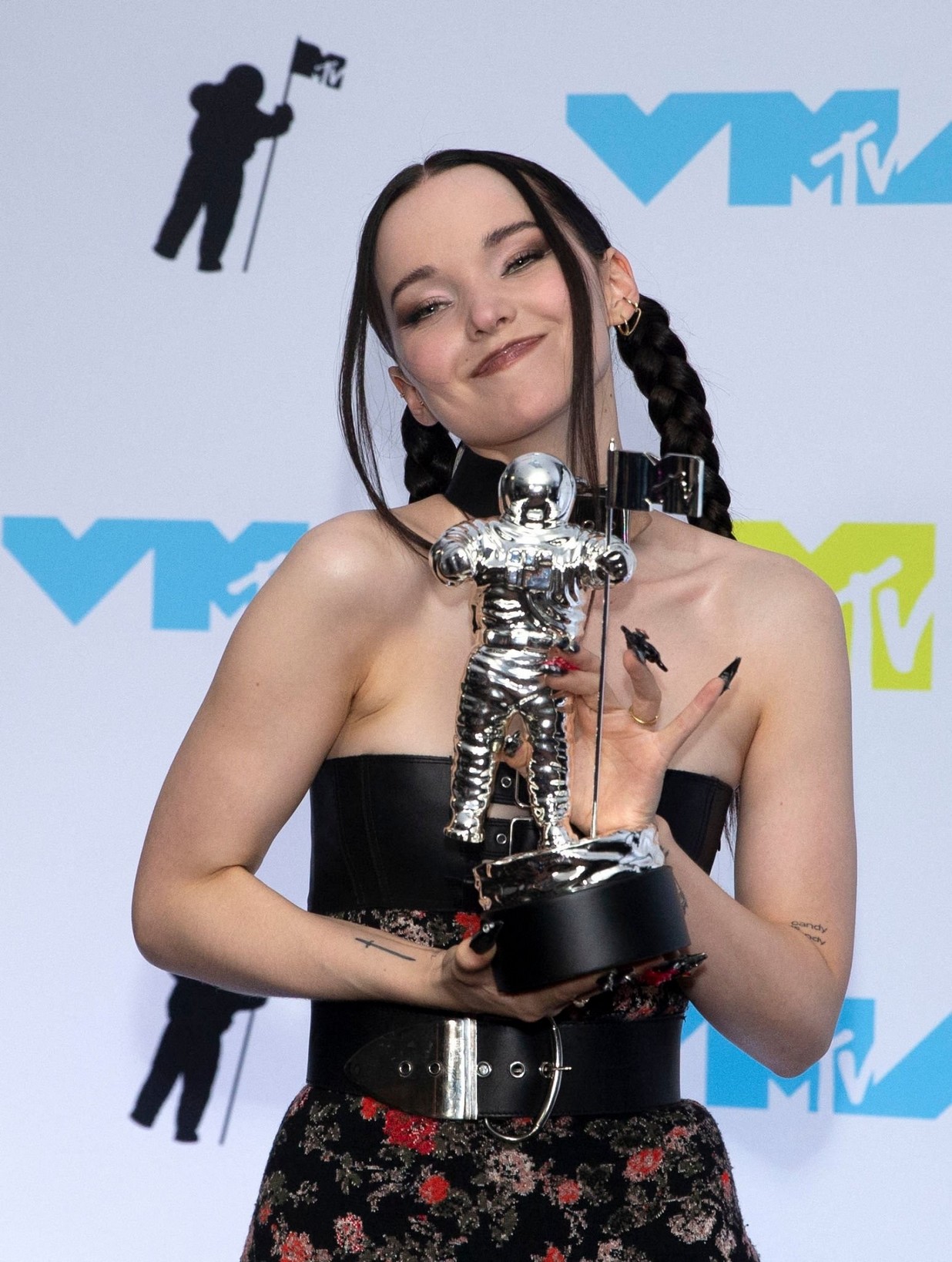 dove-cameron-2022-mtv-bts-thefappening-cfd-11 Dove Cameron 2022