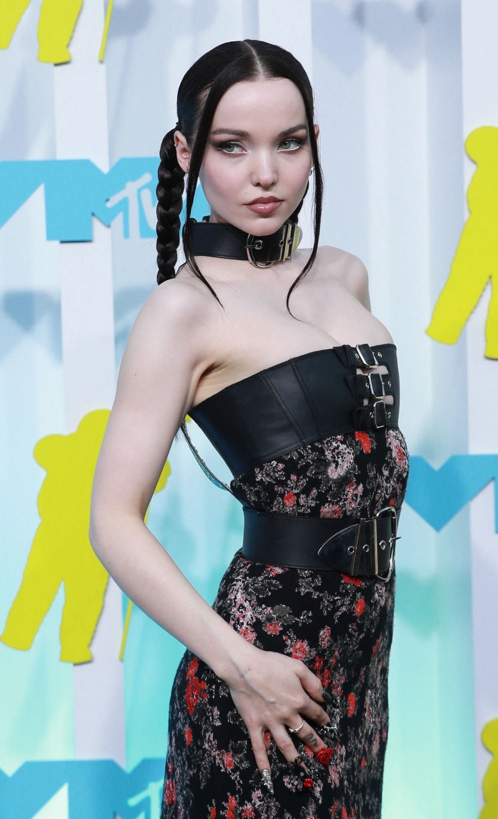 dove-cameron-2022-mtv-bts-thefappening-cfd-2 Dove Cameron Sexy At 2022 MTV VMA