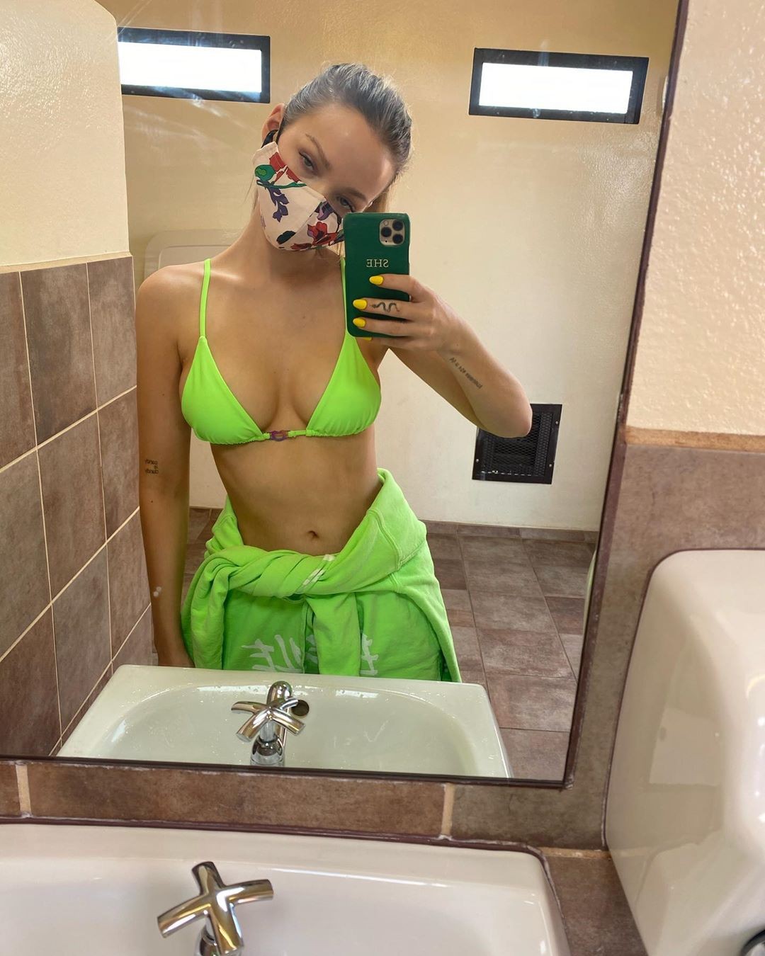 dove-camerons-big-tits-in-bikini-thefappening-cfd-5 Dove Cameron's Big Tits In Bikini