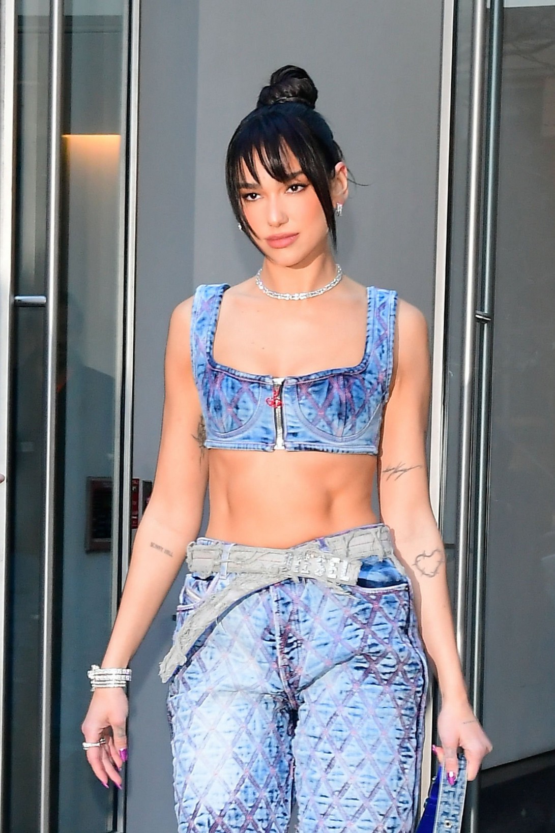 dua-lipa-abs-in-crop-top-thefappening-cfd-2 Dua Lipa Hot