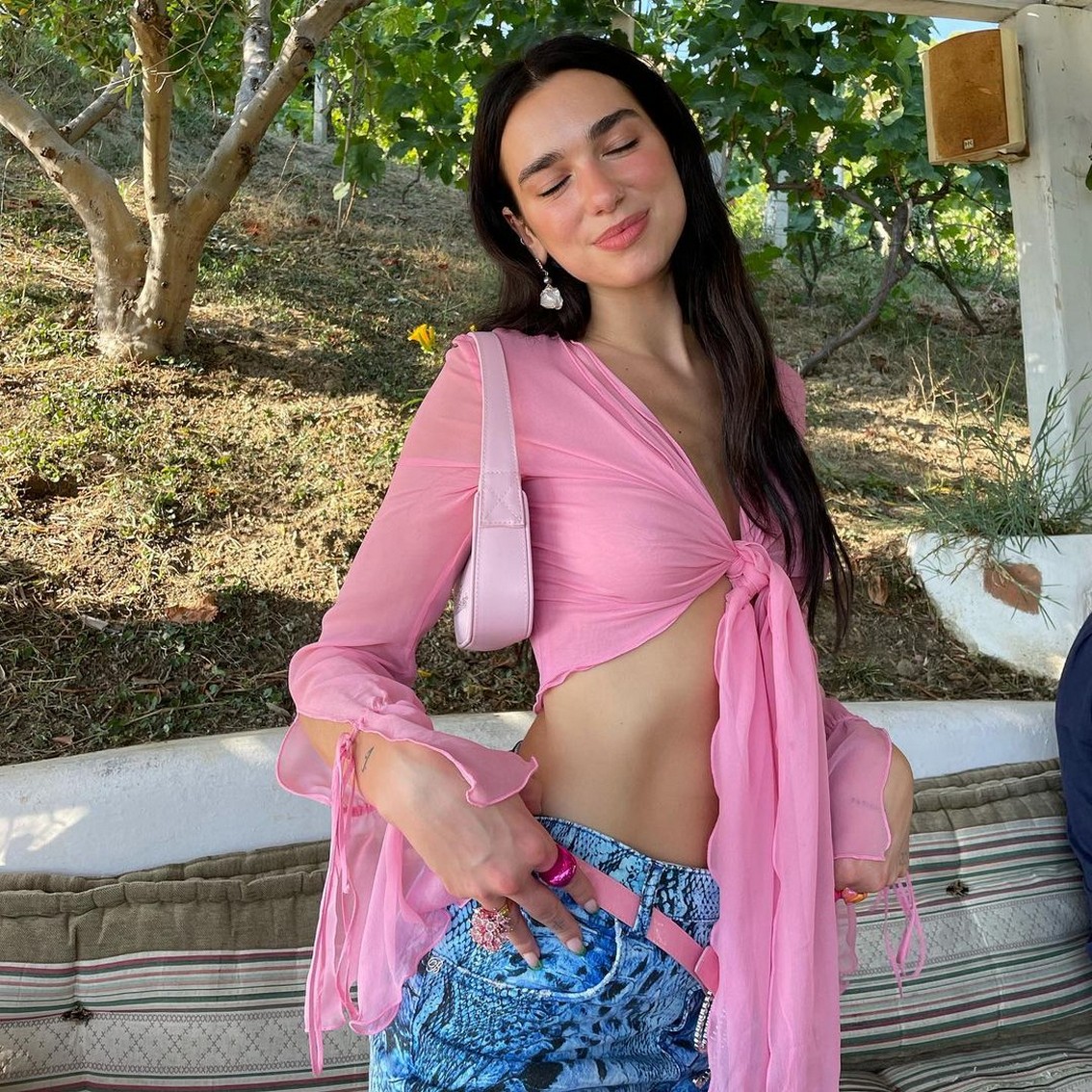 dua-lipa-braless-thefappening-cfd-1 Dua Lipa Tits