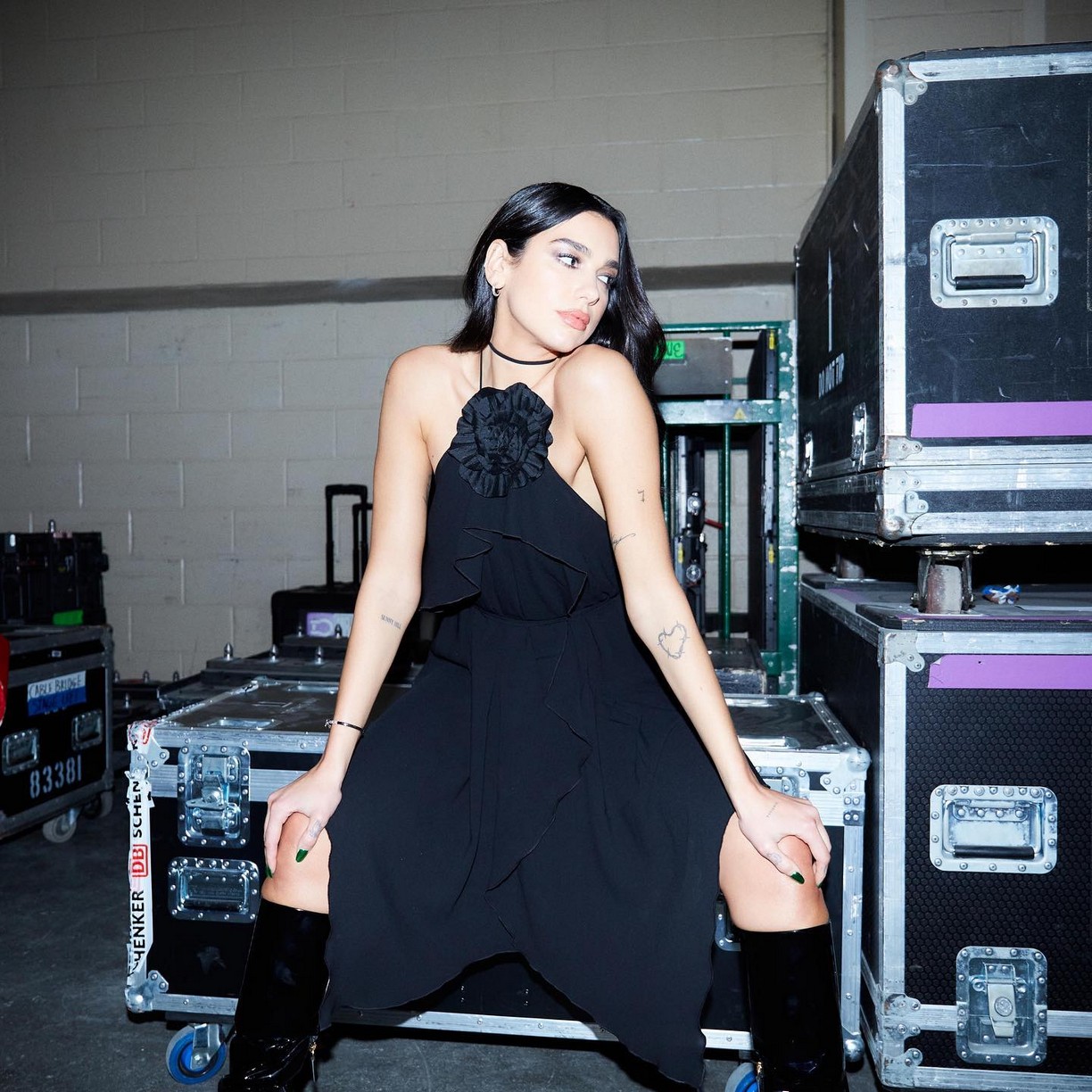 dua-lipa-hot-thefappening-cfd-2 Dua Lipa Spread Her Legs Wide At The Backstage Of Stephen Colbert Late Show