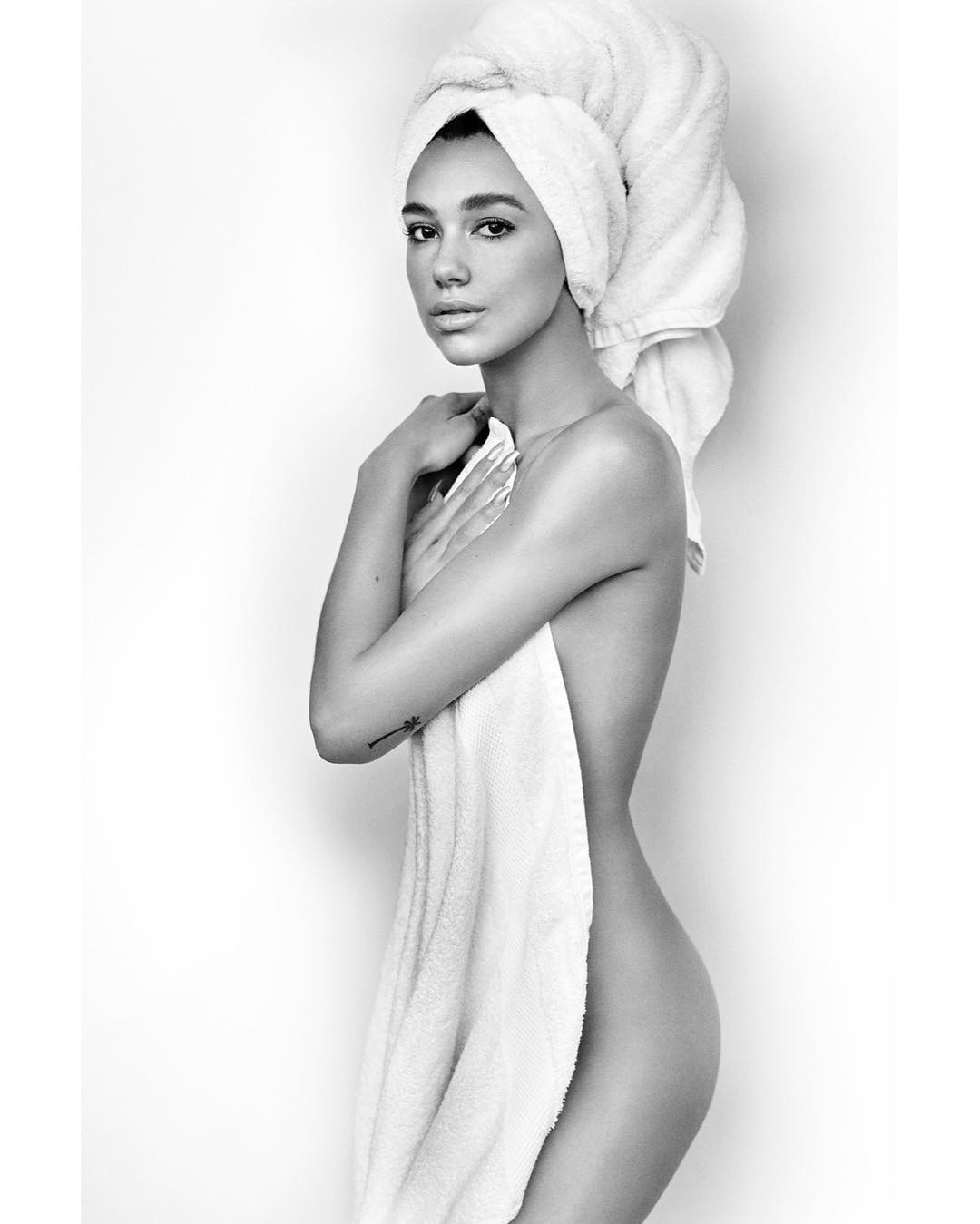 dua-lipa-nude-the-fappening-pro-13 dua lipa nude the fappening pro 13