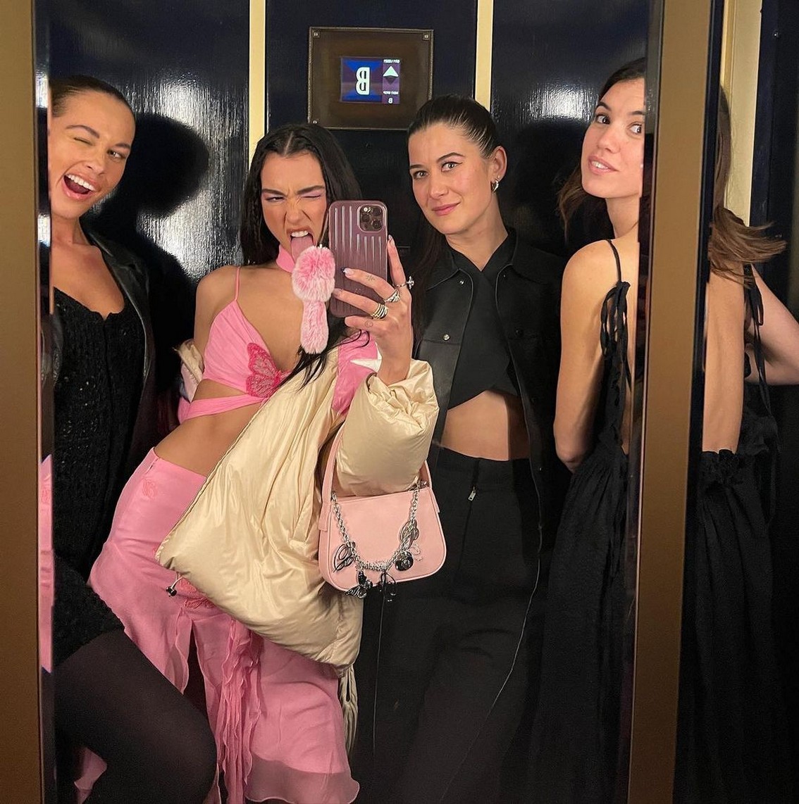 dua-lipa-pussy-slip-upskirt-thefappening-cfd-2 Dua Lipa Hot