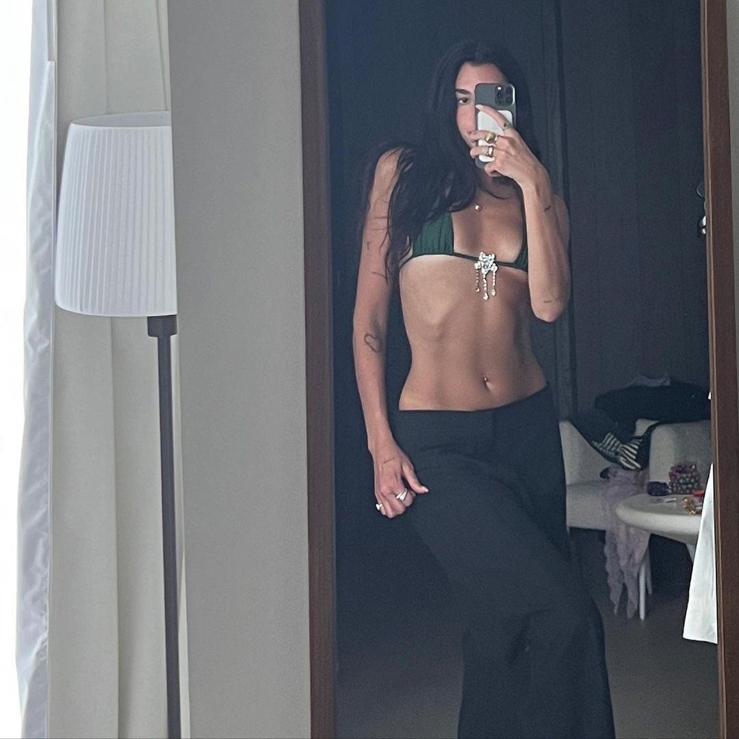 dua-lipa-selfie-thefappening-cfd-2-1 Dua Lipa Bikini Selfie