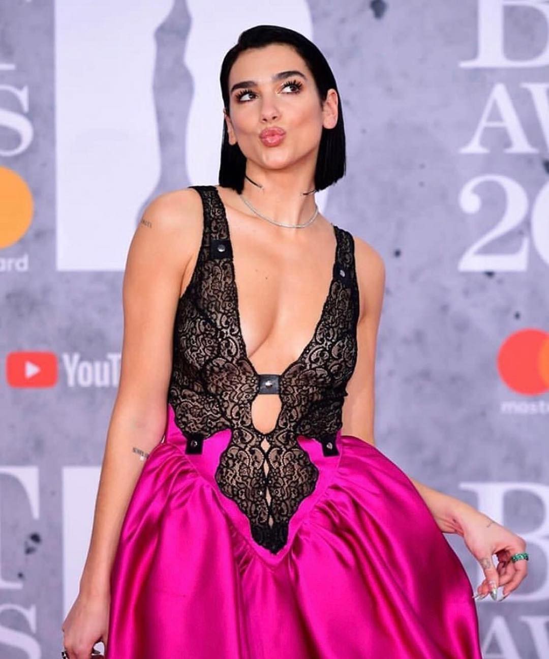 dua-lipa-sexy-tits-19 dua lipa sexy tits 19