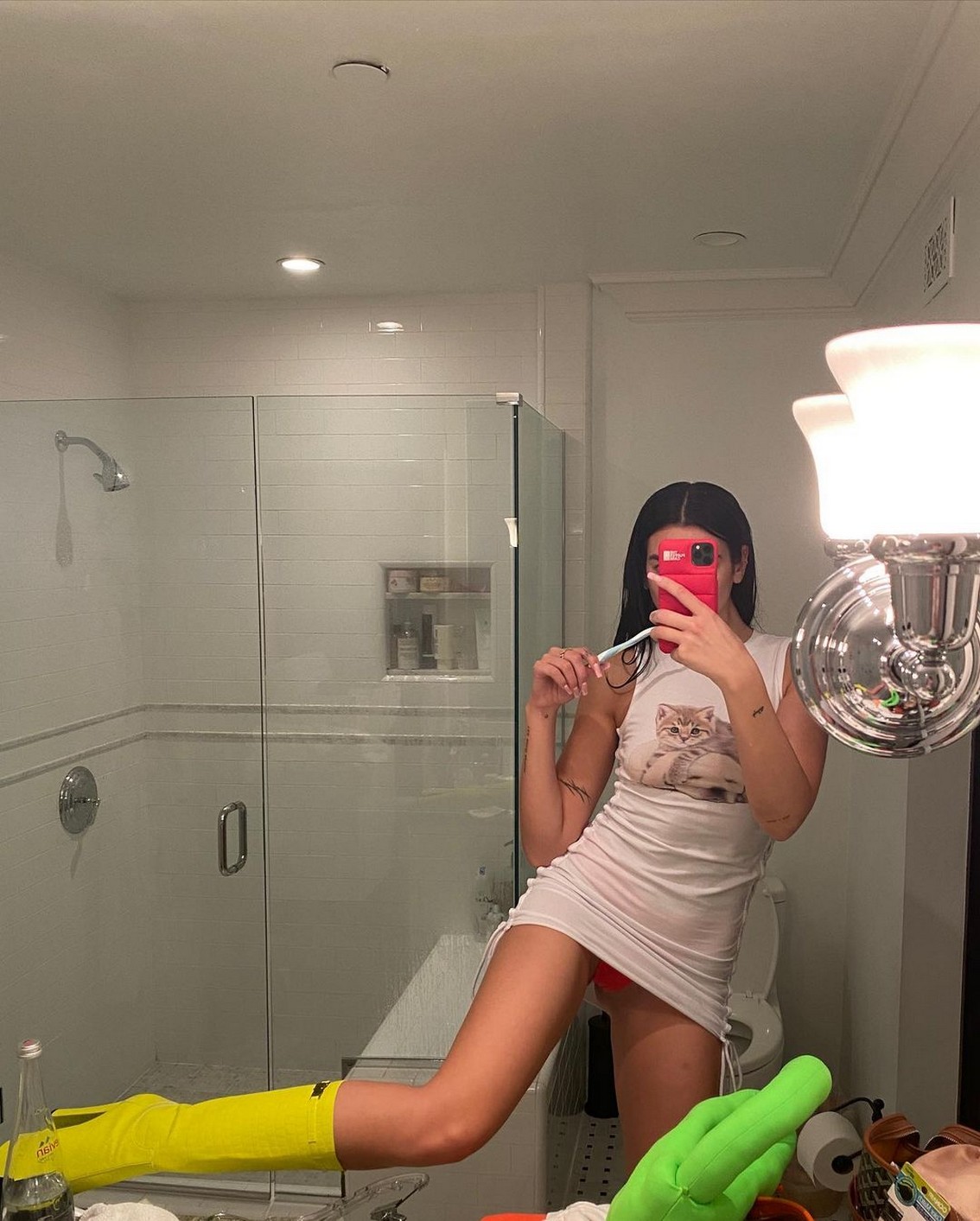 dua-lipa-upskirt-thefappening-pro-1-1 Dua Lipa Upskirt